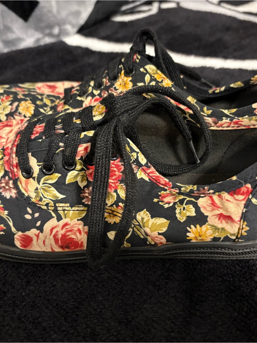 Mossimo Supply Co. Black Floral Canvas Lace-Up Sneakers